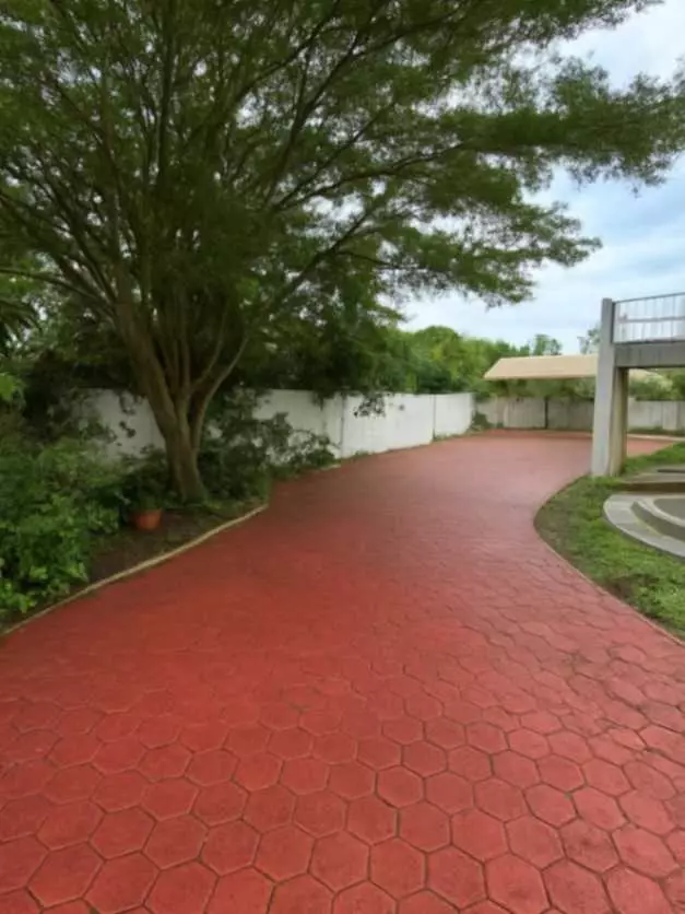 For Sale: Commercial Lot with Big House near Ladislawa Garden Village - photo 7