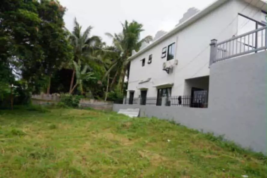 For Sale: House and Lot on Silang–Sta. Rosa Road with Parking - photo 3