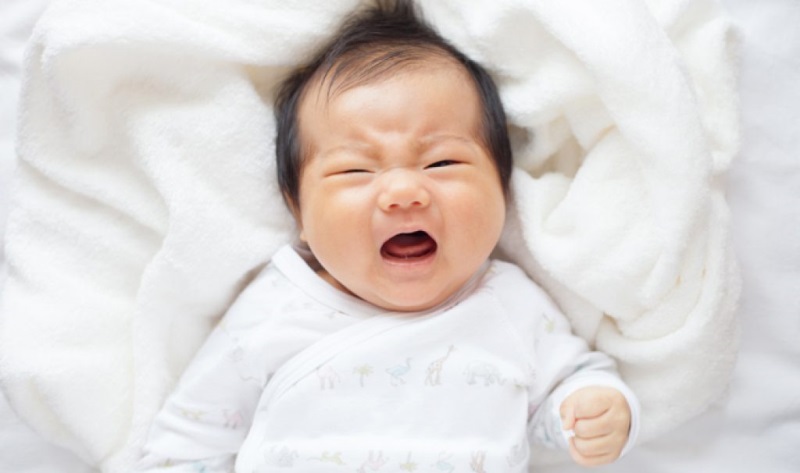 Trẻ cảm thấy rất khó chịu khi bị viêm họng