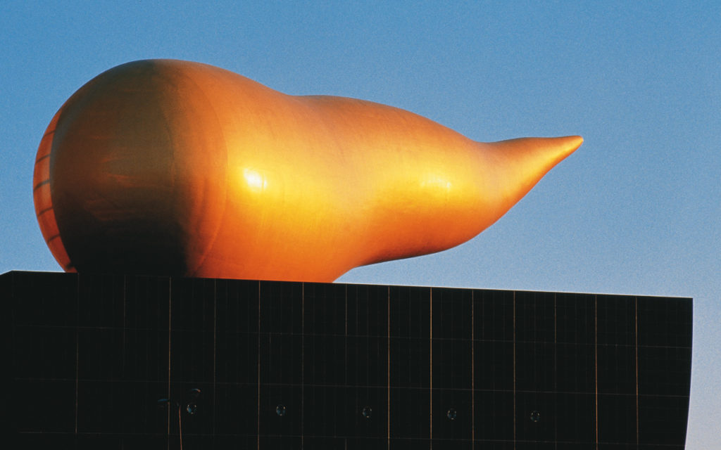 被戲稱為「金色便便」的日本朝日啤酒大樓(Asahi Beer Hall),已成為日本知名觀光景點。pic via starck.com