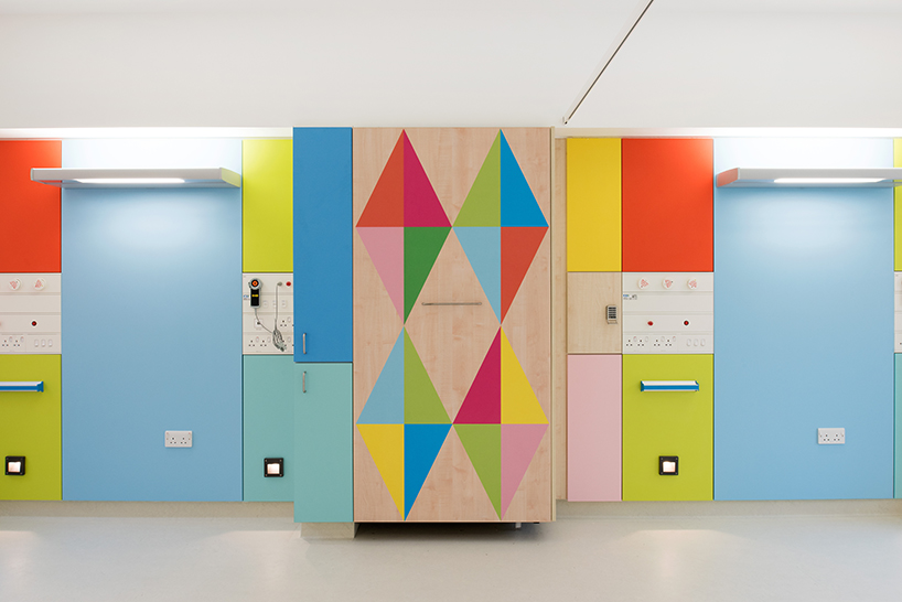 morag-myerscough-sheffield-childrens-hospital-bedrooms-designboom-05