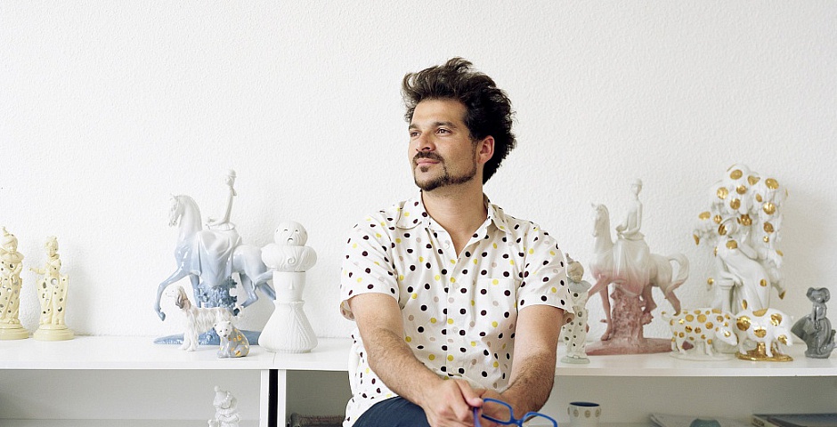 Jaime-Hayon-Lladro-portrait-2-1024x712-940x480