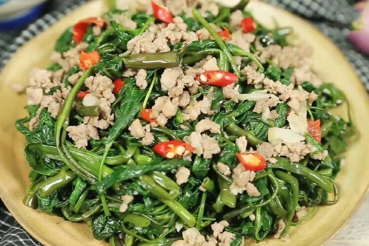 Rau muống xào mắm tôm
