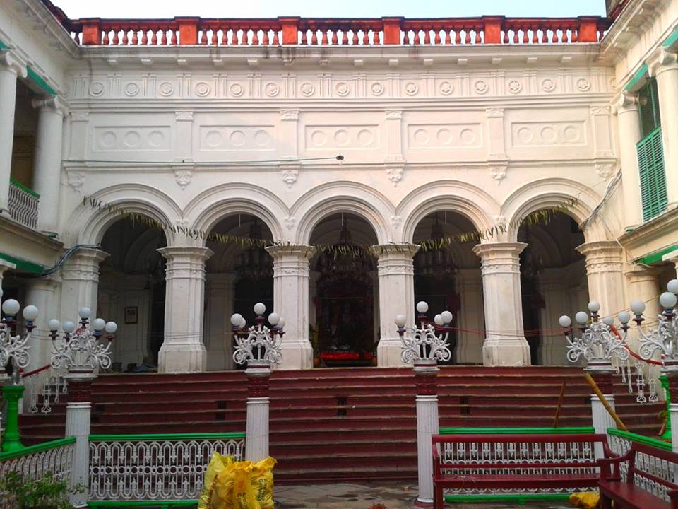 The grand Thakrudalan of the mansion of Badan Chandra Roy Photo Courtesy: Supriyo Dutta