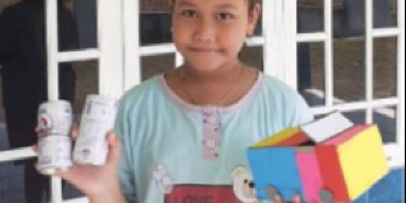 Guru Berbagi Membuat Mainan Dari Barang Barang Bekas Di Sekitar Siswa