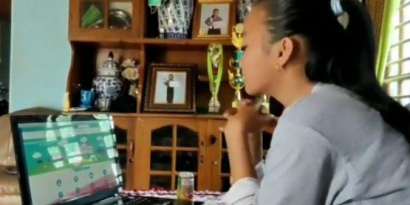 GURU BERBAGI Fisika Gasing Yang Tak Bikin Pusing; Sebuah