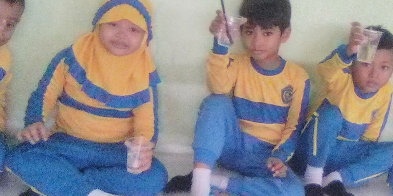 GURU BERBAGI Percobaan Sains Club tentang “Pembiasan Cahaya”