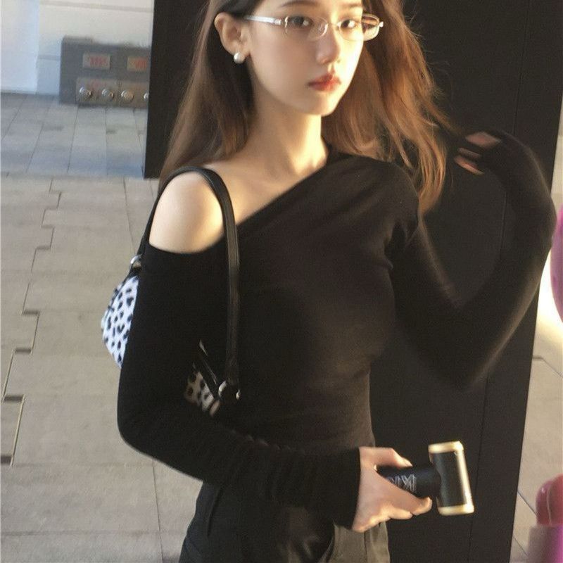 Neck tie off shoulder thumbnail 2