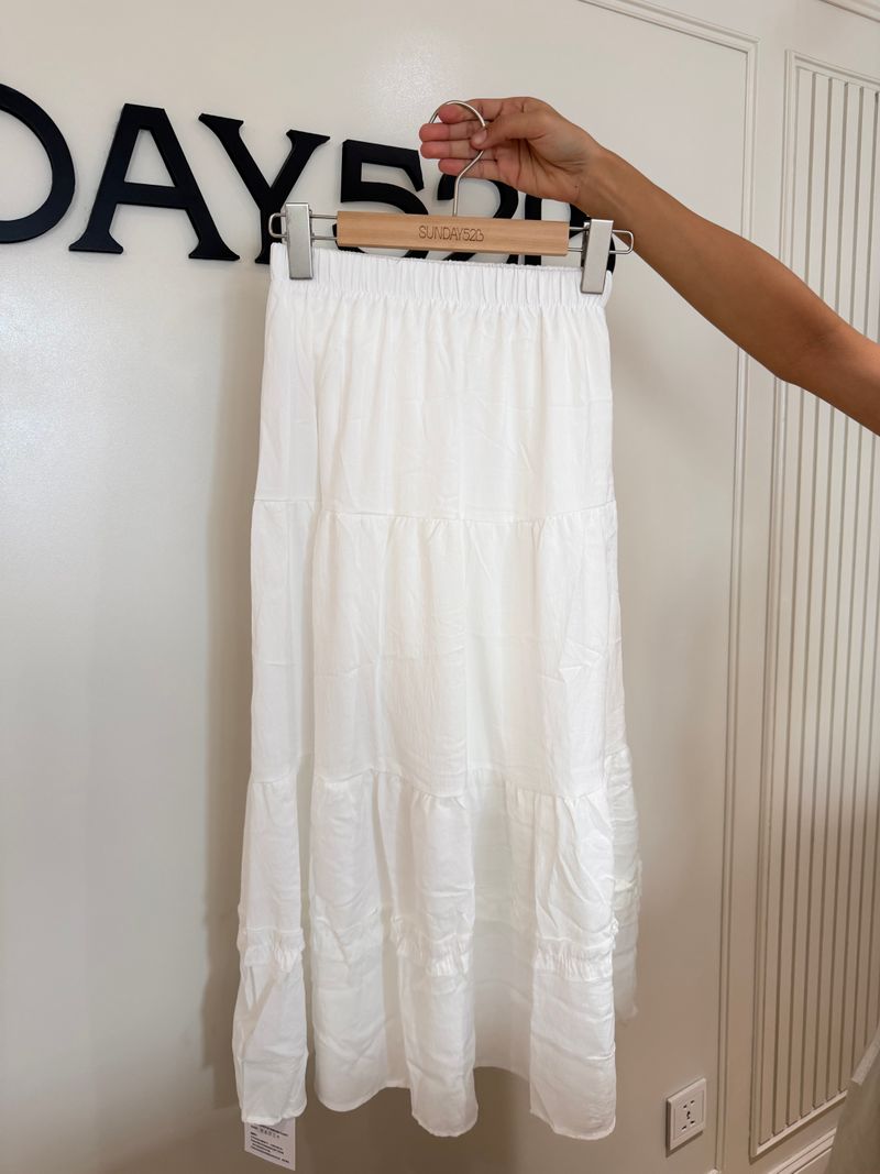 Jennie white skirt