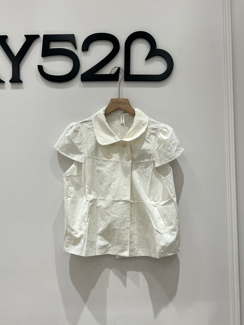 Lev4 White blouse