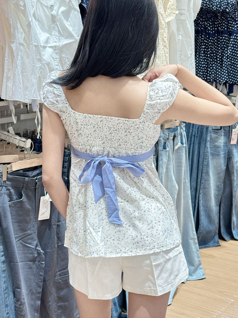 Hollister floral thumbnail 2