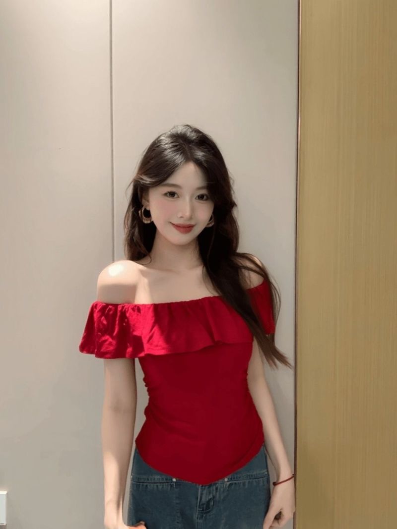 Pretty Top off shoulder