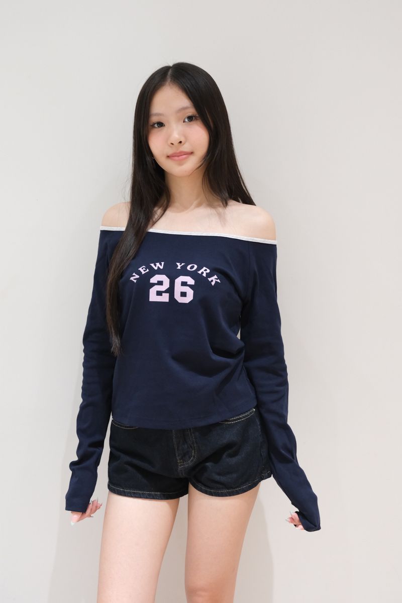 26NY Off Shoulder long Sleeve thumbnail 3