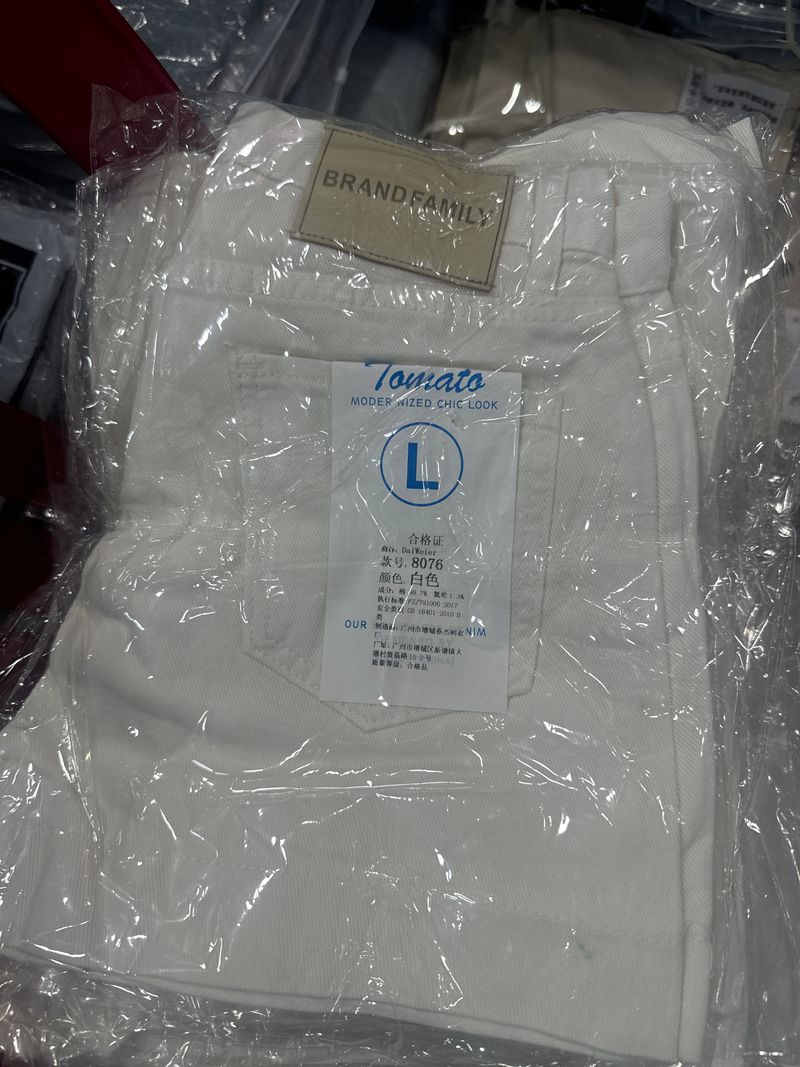 8076 shorts brand family ( white )