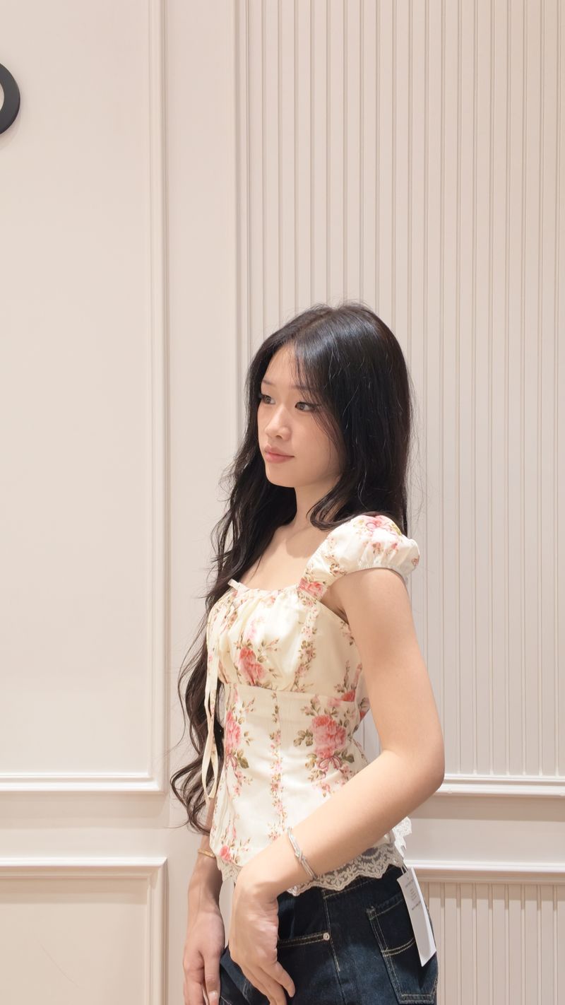 Floral top Sunday thumbnail 3