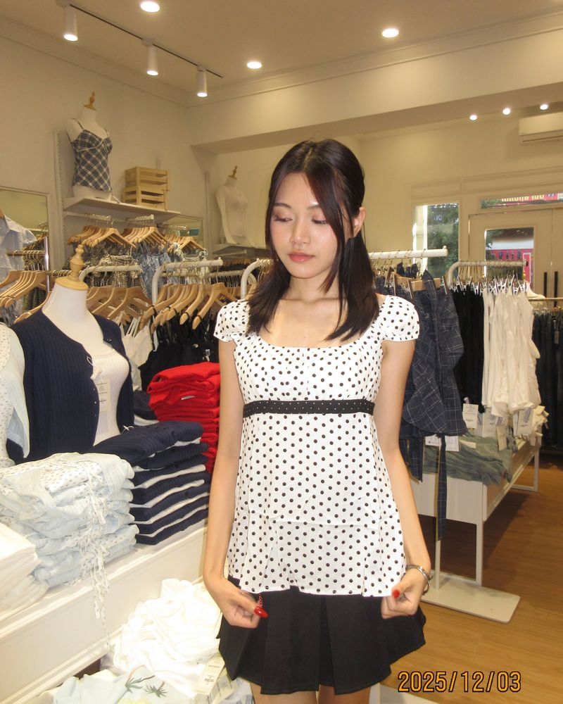 Hollister polkadot ( White )
