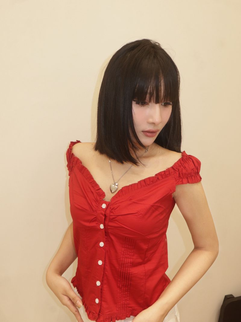 Sunday Elena Red thumbnail 2
