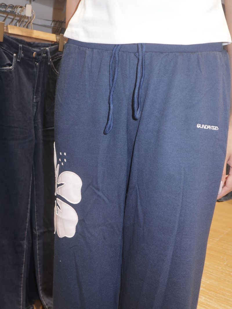 Flowering sweatpants thumbnail 4