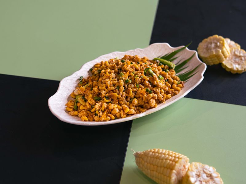 Fried corn with salty egg sauce