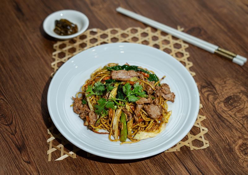 Wok-fried egg yellow noodle