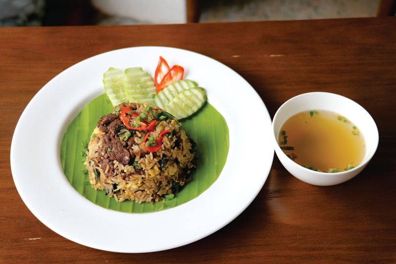 Beef fried rice with hot basil
