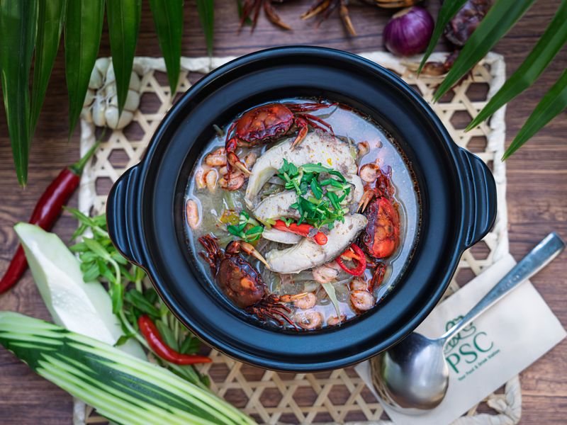 Sour crab brain soup with young Papaya