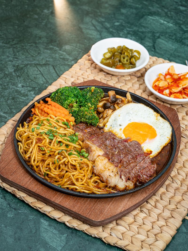 Sizzling noodle