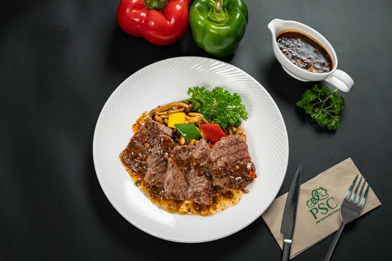 Pan fried beef steak with pepper sauce