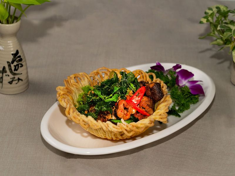 Wok-Fried Eel with chili and hot basil in basket