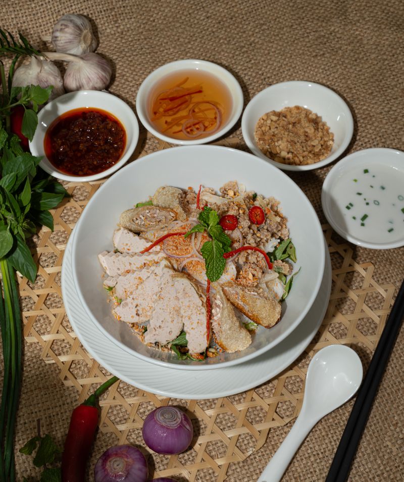 Khmer rice noodle mined pork kompot Style