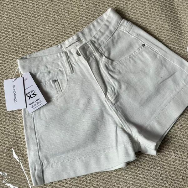 8076 sunday white shorts