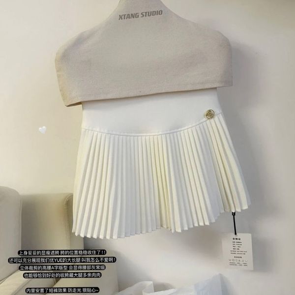 Skirt with pin white