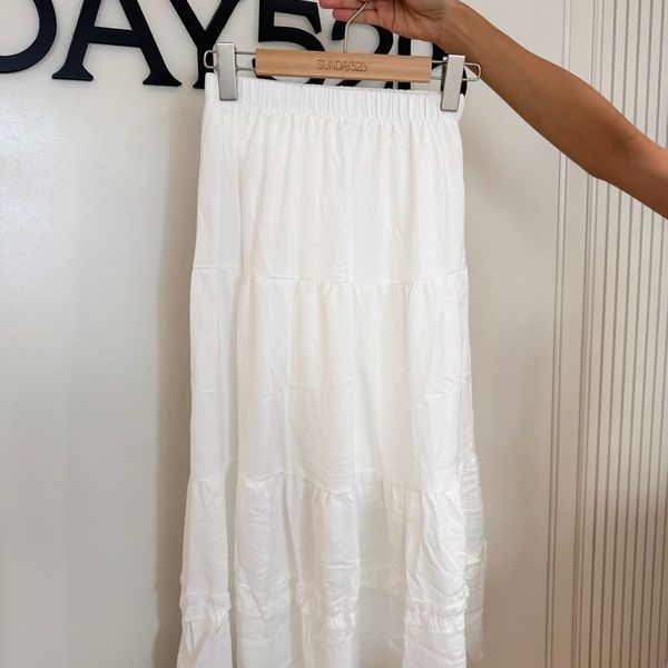 Jennie white skirt