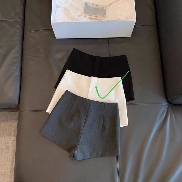 Mini shorts white