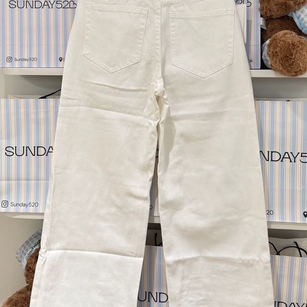 9050 Sunday Basic White Jeans