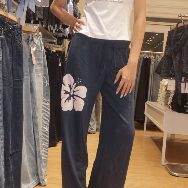 Flowering sweatpants