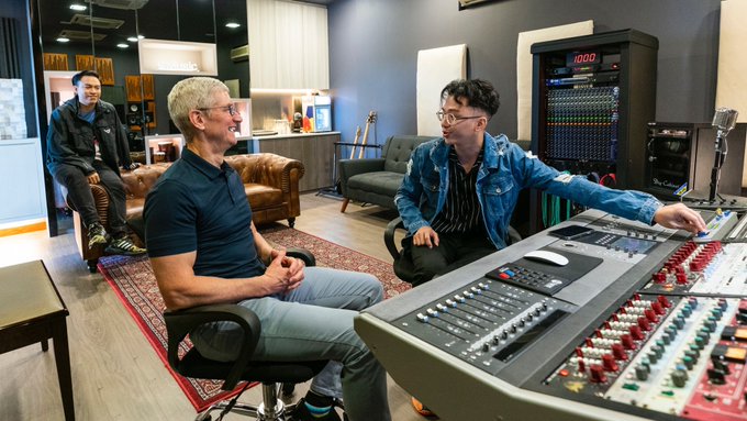 Apple Ceo Tim Cook Visits Music Studio In Singapore Articles