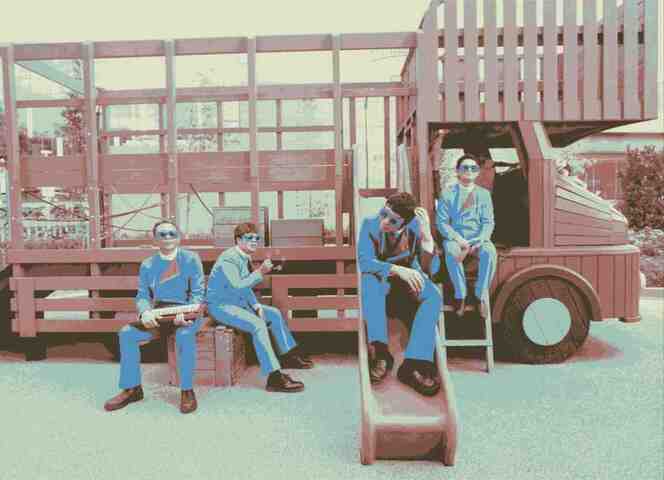 A day at the beach with The Pinholes: sunshine, pasar malam snacks & 60s soul