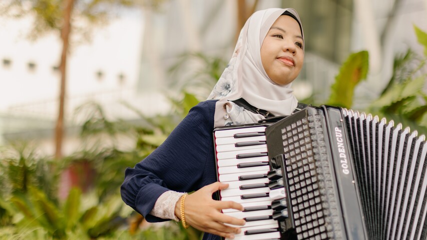 Syafiqah ’Adha Sallehin honoured with Young Artist Award for innovation in traditional Malay music