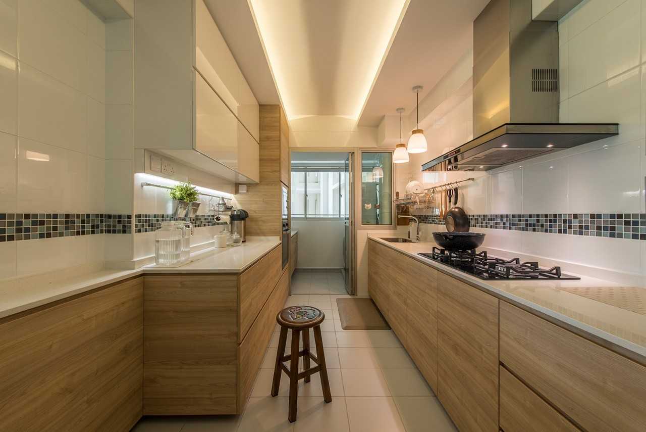 Eclectic Kitchen with Countertop and Open Kitchen