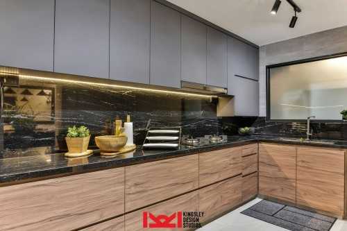 Contemporary at 847 Woodlands St 82