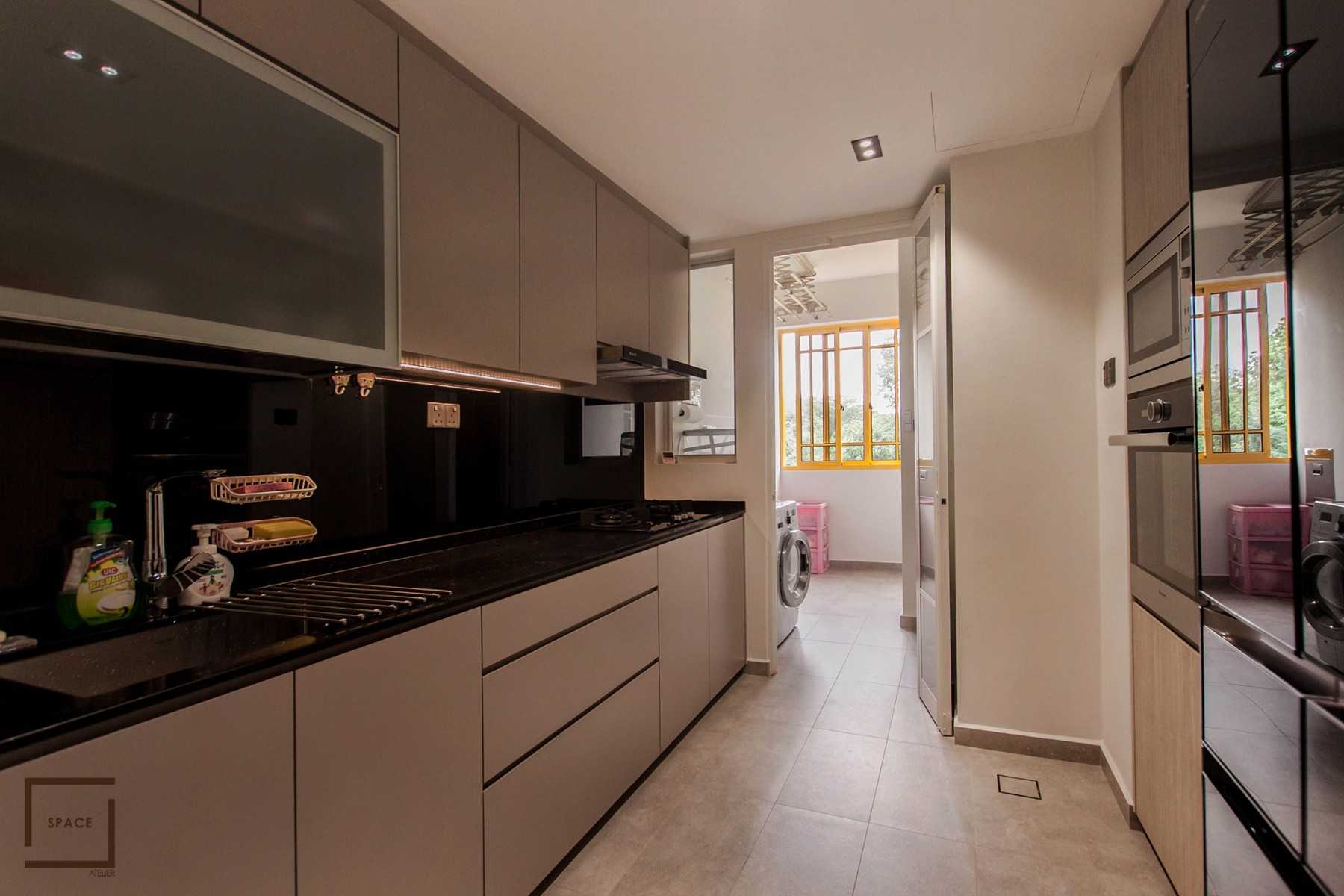 Contemporary Kitchen with Homogeneous Tiles and Dishwasher