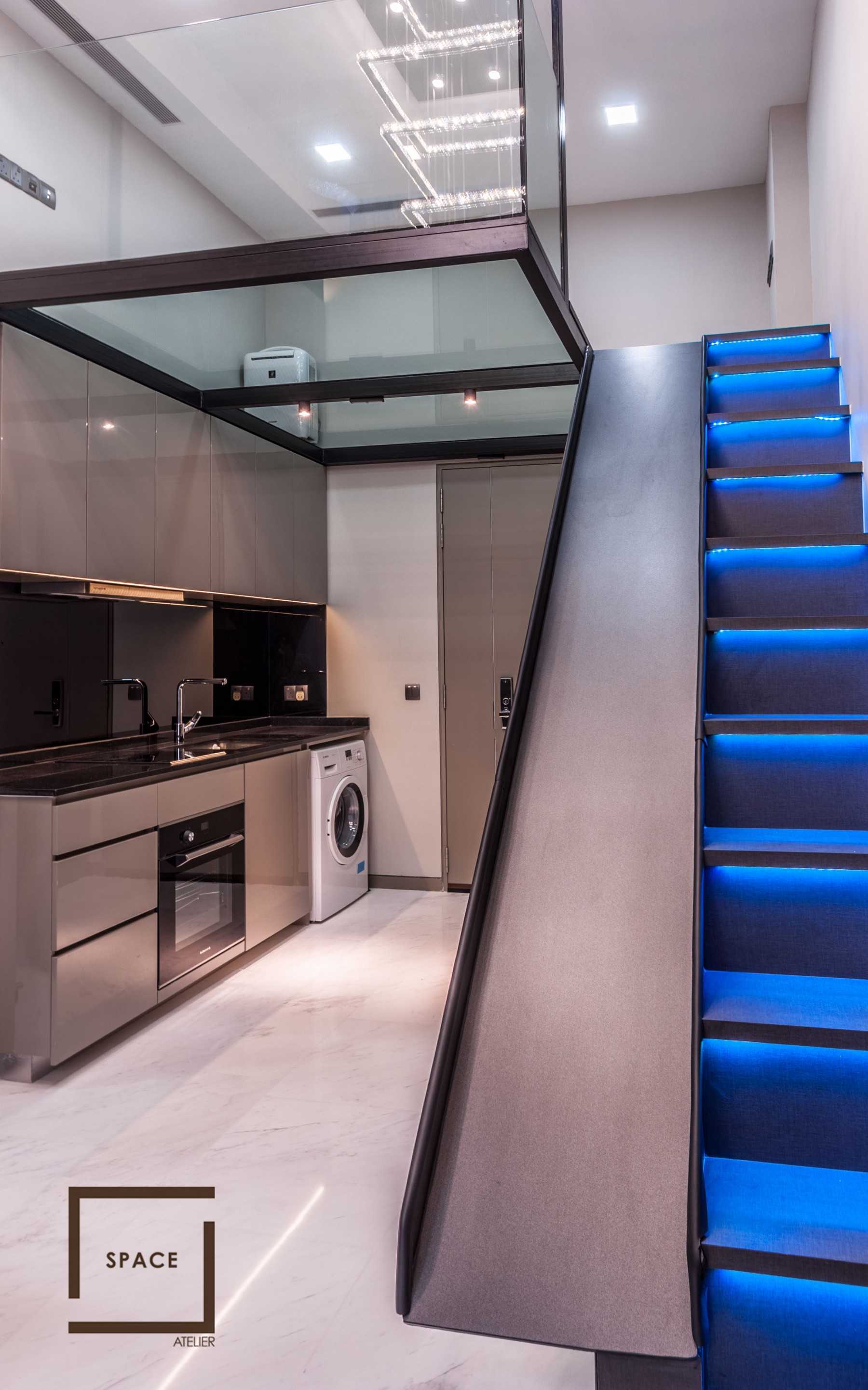 Modern Kitchen with Open Kitchen and Kitchen Tap