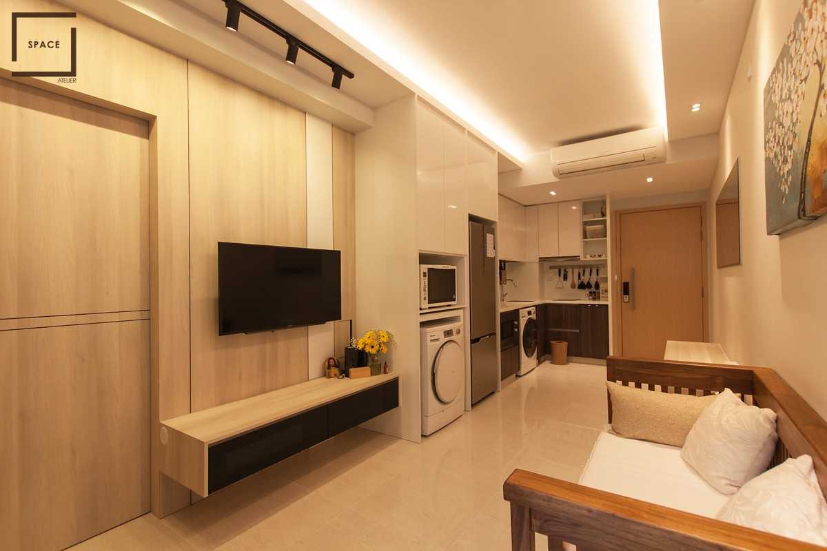 Modern Kitchen with Open Kitchen and Kitchen Accessories