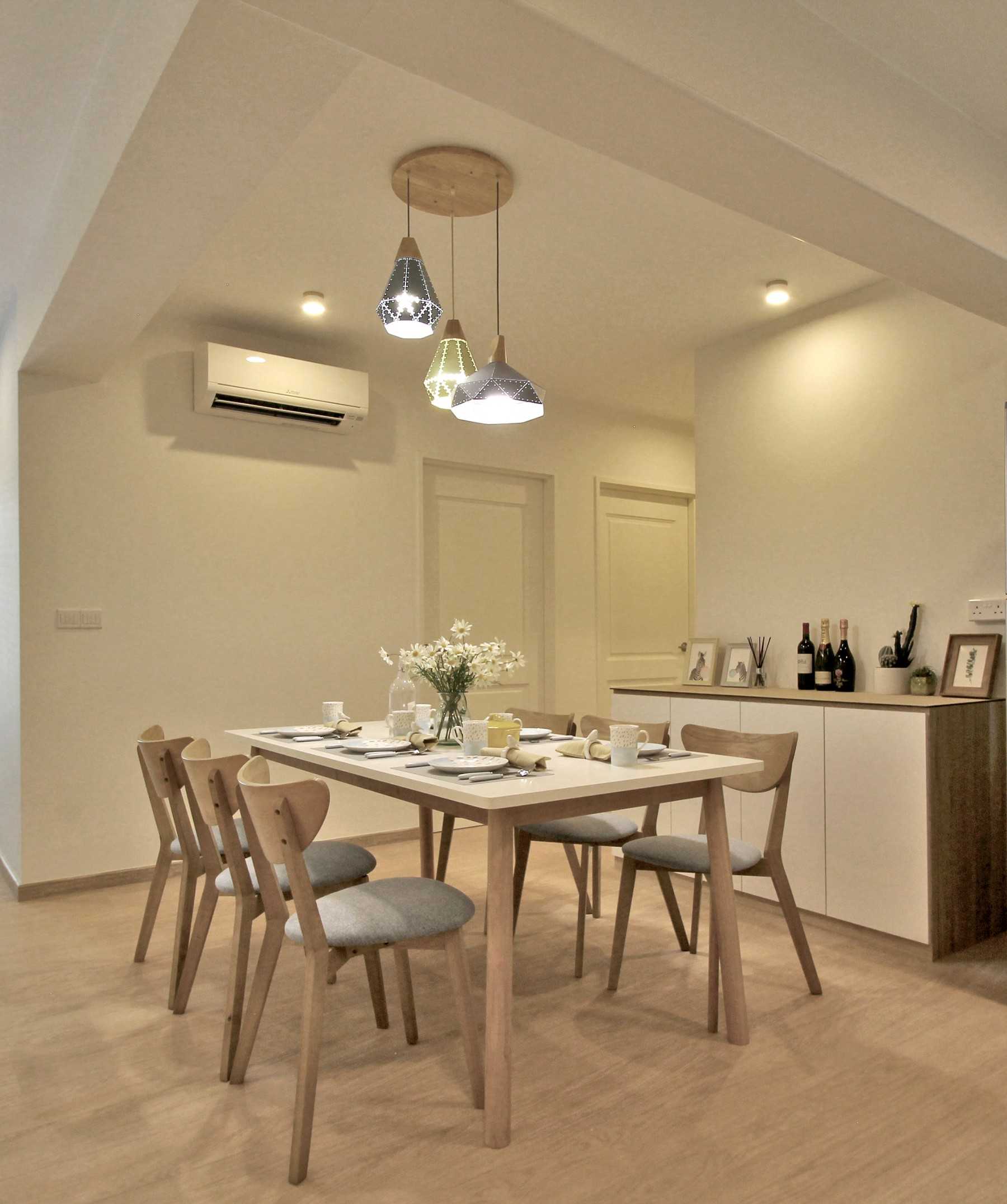 Scandinavian Dining Room with Cove Lighting and Dining Table