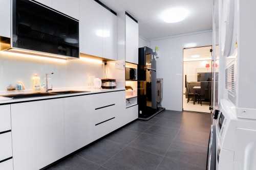 Contemporary Kitchen at 897 Tampines St 81