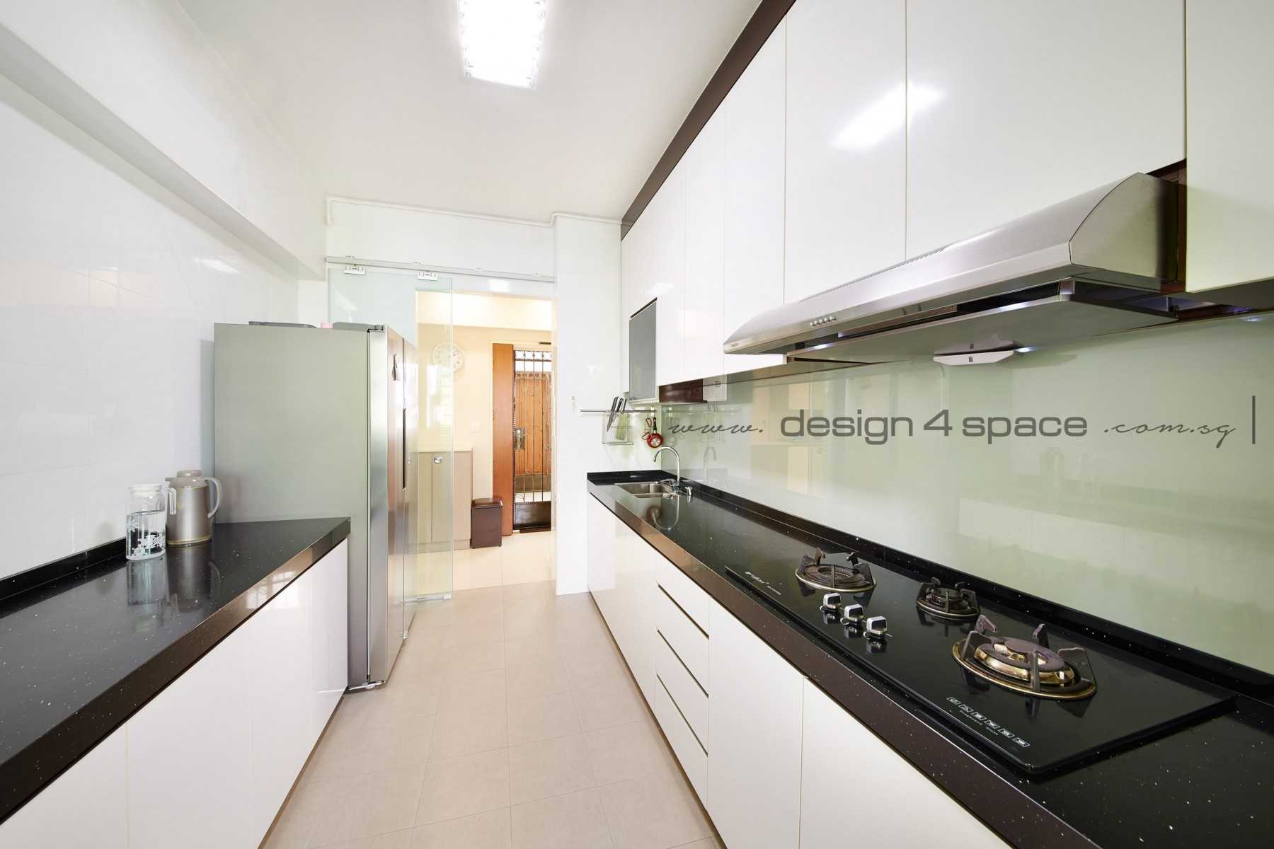 Modern Kitchen with Open Kitchen and Kitchen Backsplash
