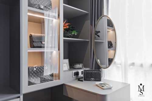 Modern Walk-in Wardrobe at Waterfront Key
