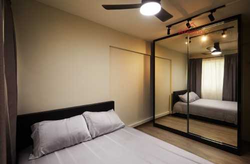 Contemporary Bedroom at 220 Yishun