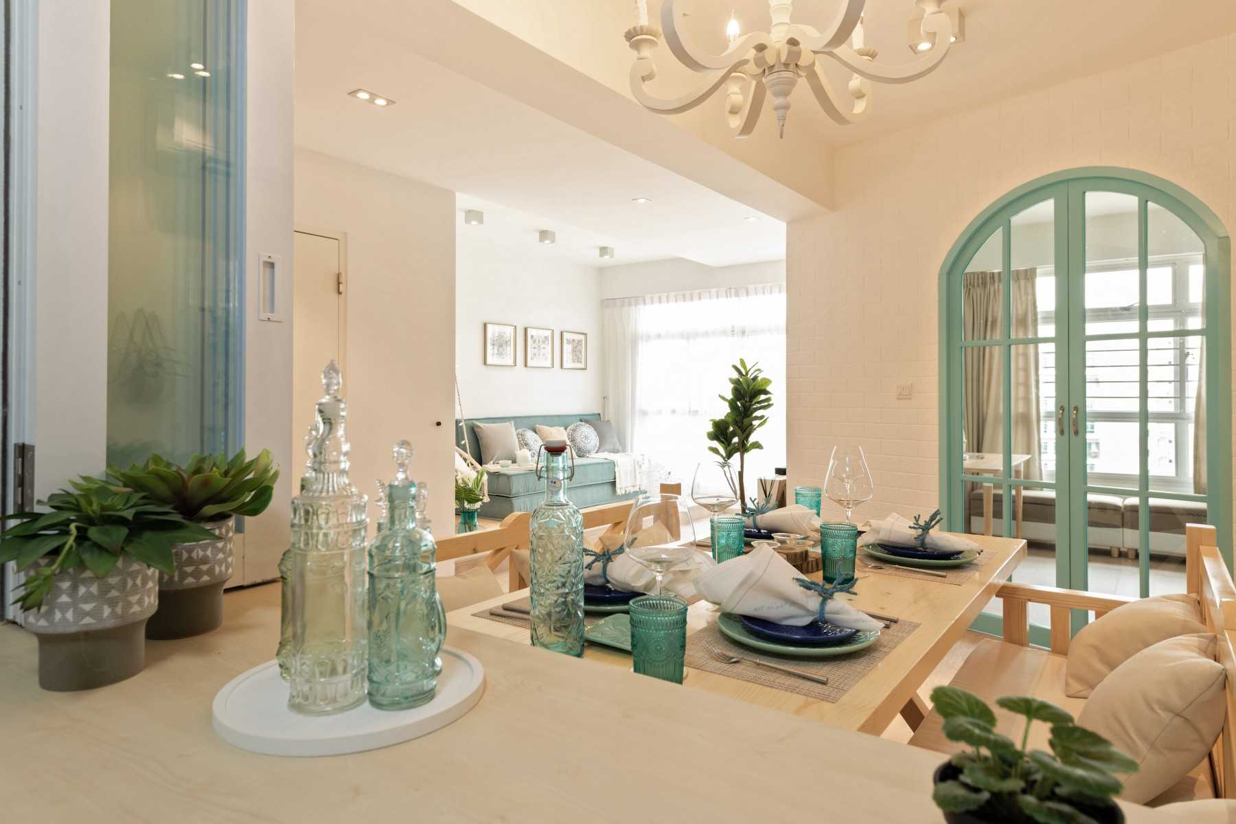 Transitional Dining Room with Dining Table and Seating Bench